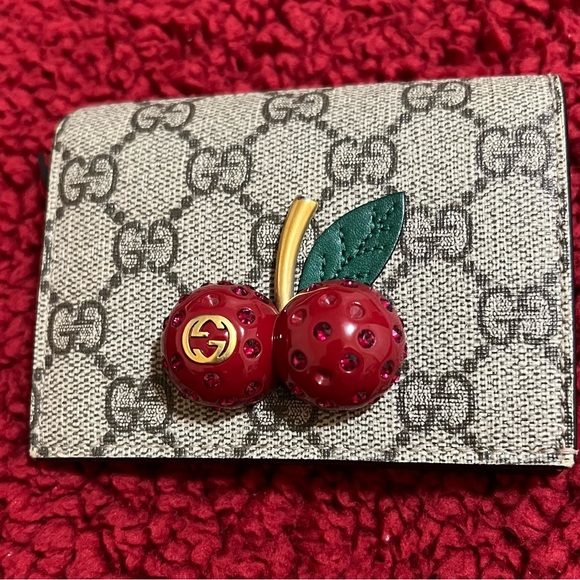 GUCCI AUTHENTIC GG SUPREME CHERRY COMPACT WALLET. EUC. - Picture 1 of 8